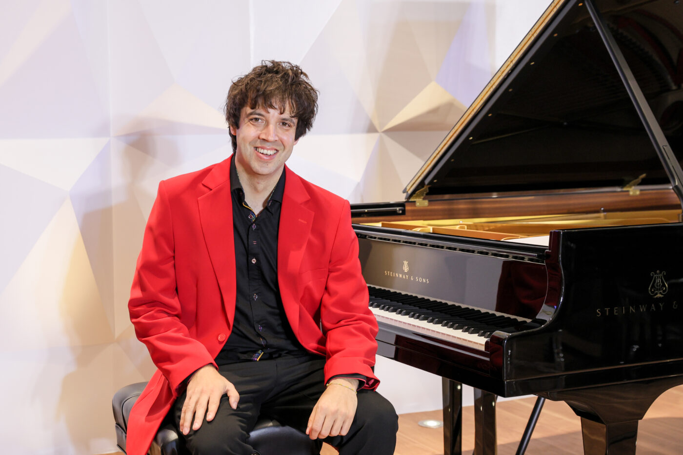 Steinway Artist Dominic Ferris at the Steinway & Sons Boutique in Manila Shangri-La Plaza